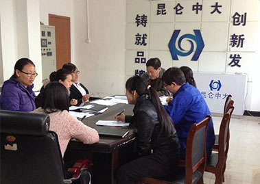 昆仑中大技术总工为温度传感器部门同事讲解难题