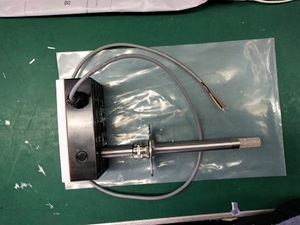  昆仑中大品牌管道式温湿度变送器螺纹或法兰式安装适合多种工况